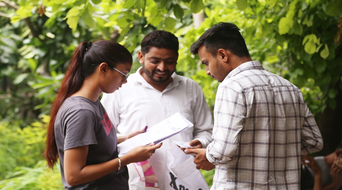 bet college banaswadi logo